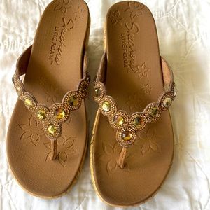 NEW Sketchers jeweled wedge sandals